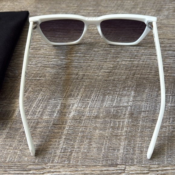 QUAY Bad Habit Sunglasses In Bone - Picture 3 of 4